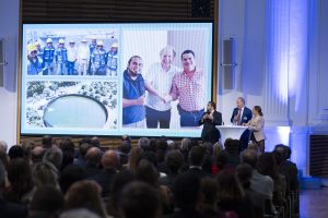 Presentación de caso de éxito en energías verdes ante 17 países.
Berlin, 25.10.2023: 25 Jahre BMWK-Managerfortbildungsprogramm, Festakt im Bundesministerium für Wirtschaft und Klimaschutz (BMWK).